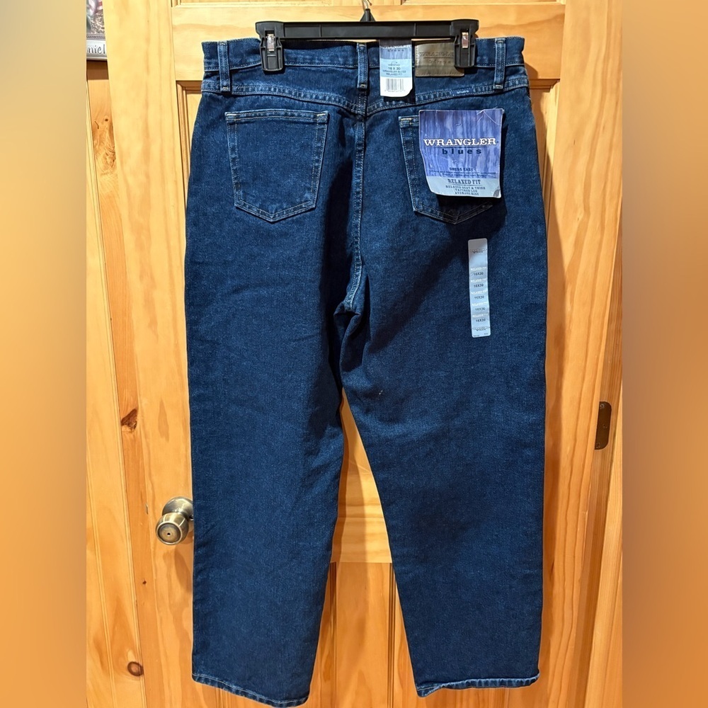 WRANGLER® BLUES RELAXED FIT JEAN women’s size 16x30 NWT - Picture 2 of 9